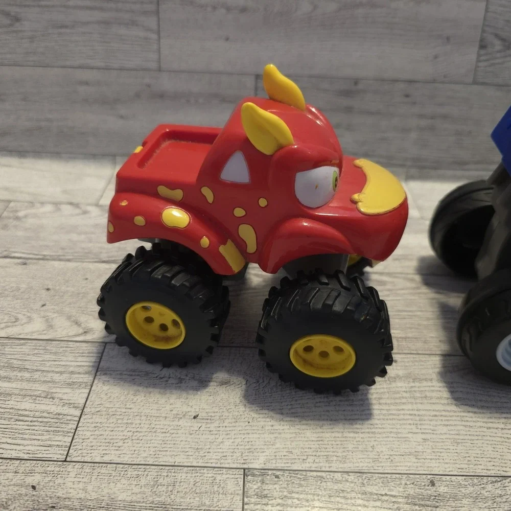 3‎ NICKELODEON BLAZE & THE MONSTER MACHINES TRUCKS RED TRUCK HAS BROKEN TAIL